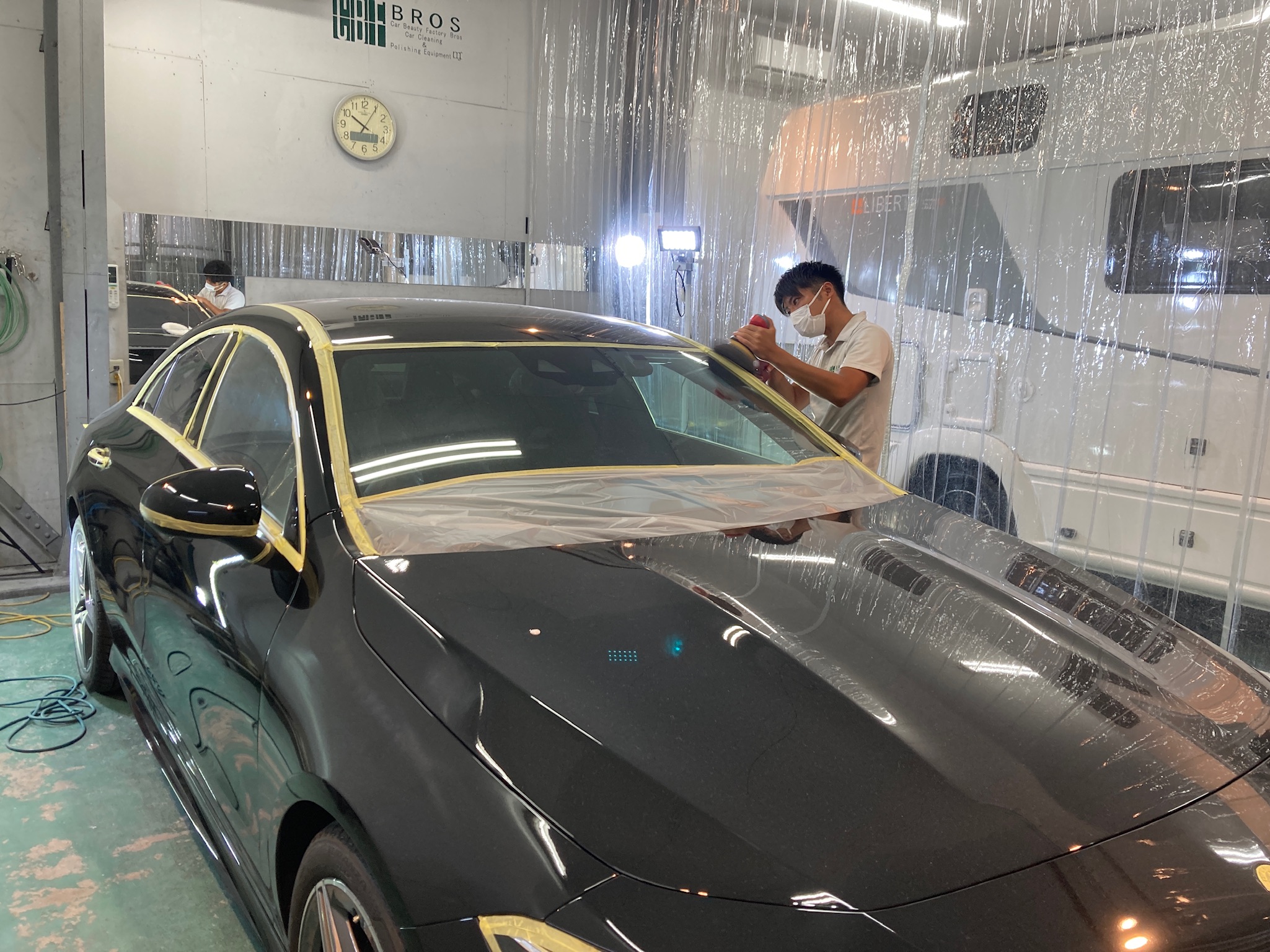メルセデスベンツ・CLA：ガラスコーティングclass M施工前写真：ピラー磨き