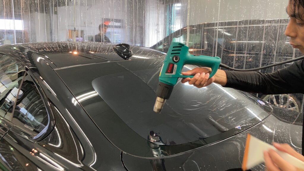 BMW・４シリーズ：カーフィルム施工写真：リアガラス熱成形
