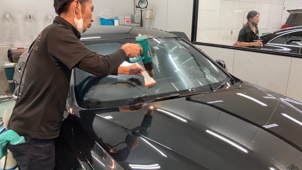 BMW・４シリーズ：カーフィルム施工写真：フロントガラス熱成形