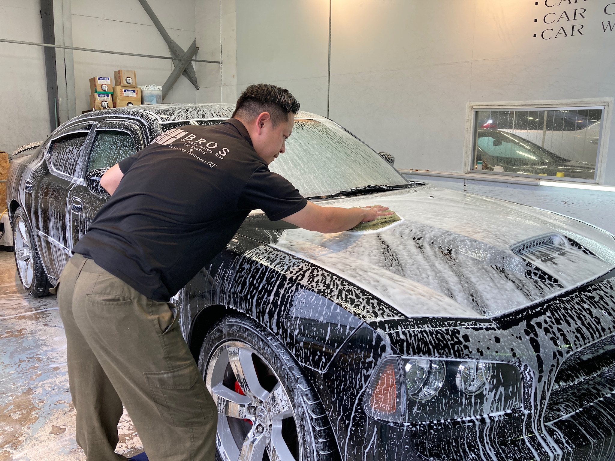 ダッジ・チャージャーリアルガラスコート クラスM施行中：洗車