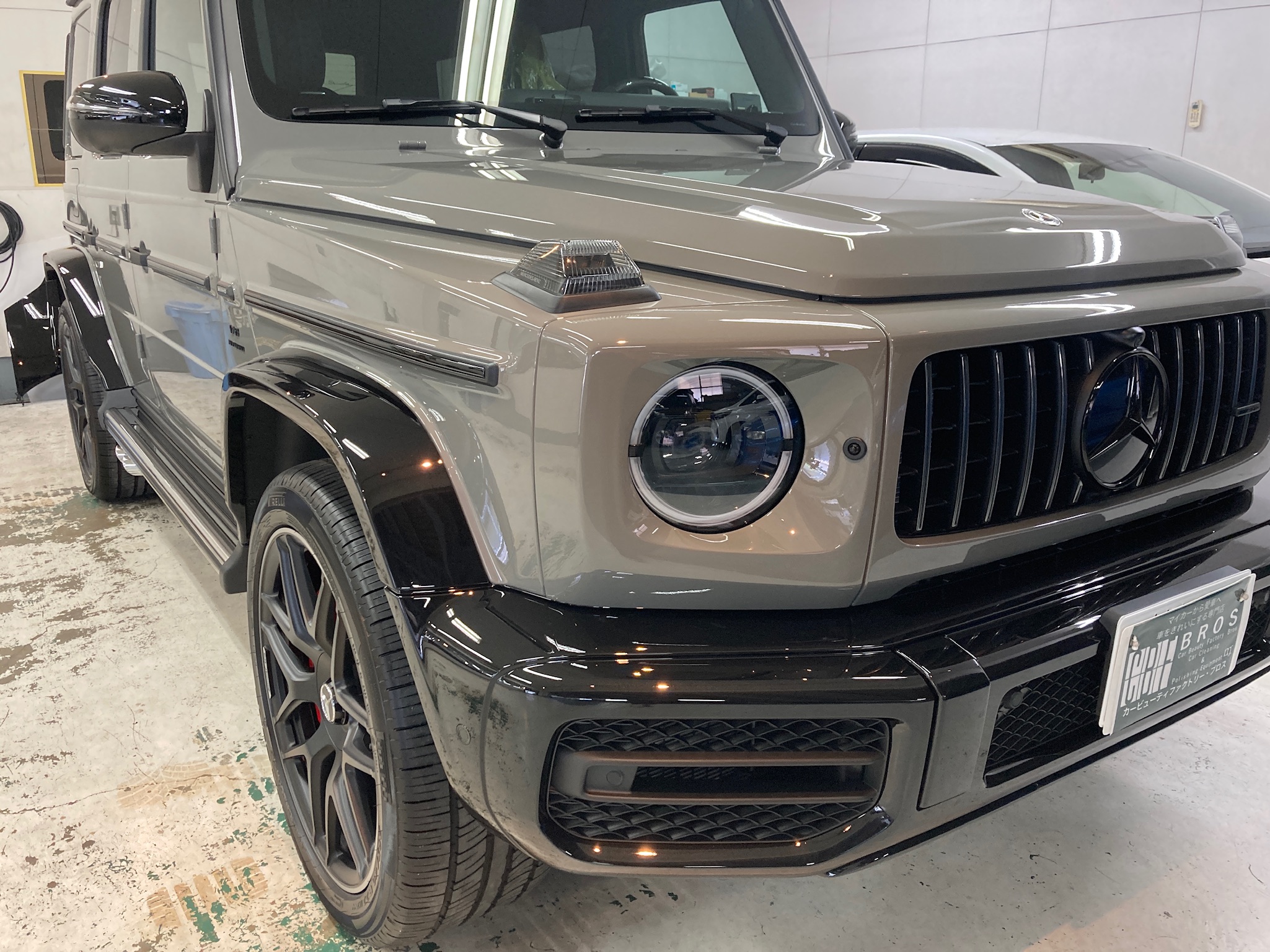 メルセデスAMG G63ハイモースコート ザ グロウ完成写真：右フロントバンパー