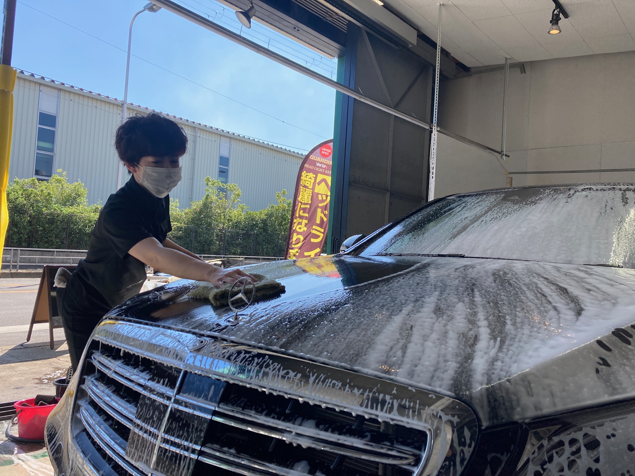メルセデスベンツ・Sクラス：ガラスコーティングclass M下地処理施工写真：脱脂洗浄