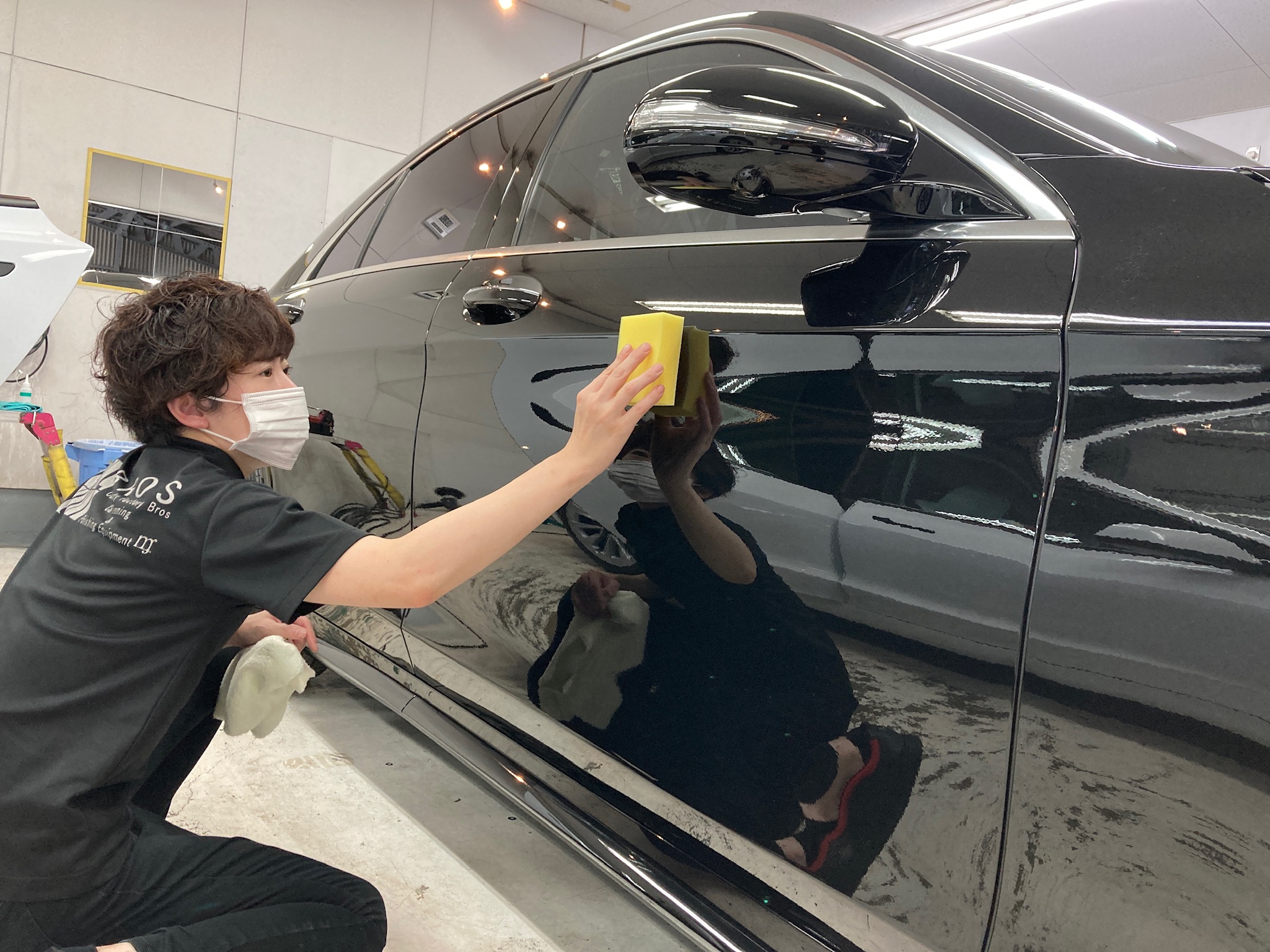 メルセデスベンツ・Sクラス：ガラスコーティングclass M施工写真：サイドパネルコーティング塗布