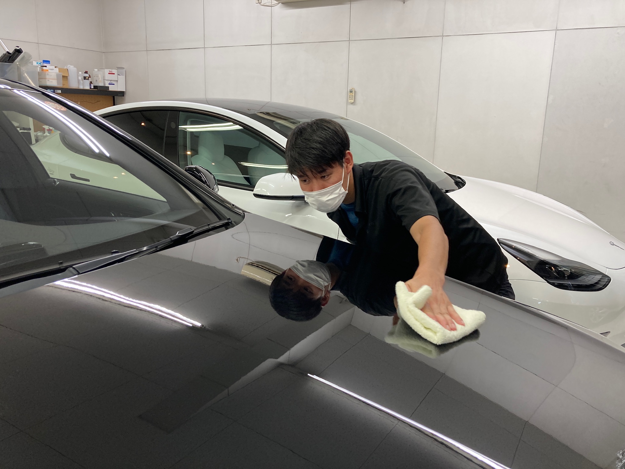 メルセデスベンツ・Sクラス：ガラスコーティングclass M施工写真：ボンネットコーティング拭き上げ