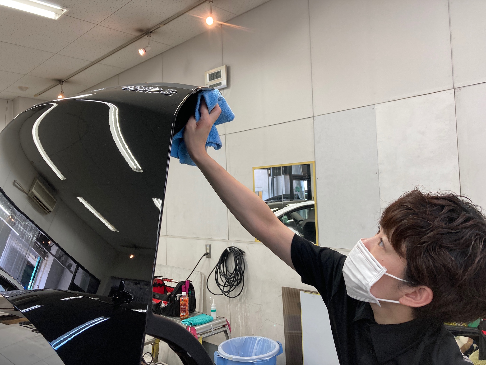 メルセデスベンツ・Sクラス：ガラスコーティングclass M下施工写真：細部仕上げトランク