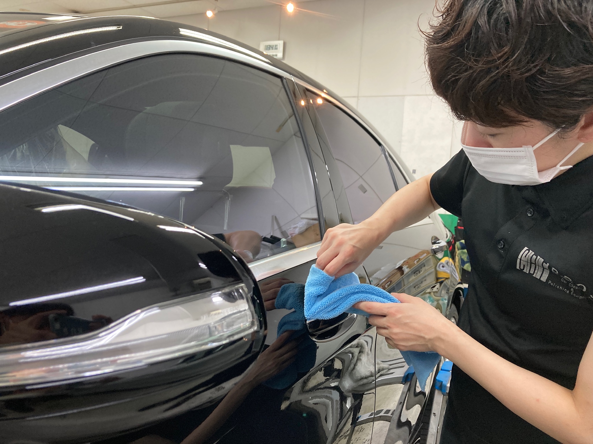 メルセデスベンツ・Sクラス：ガラスコーティングclass M下地処理施工写真：細部仕上げドアハンドル