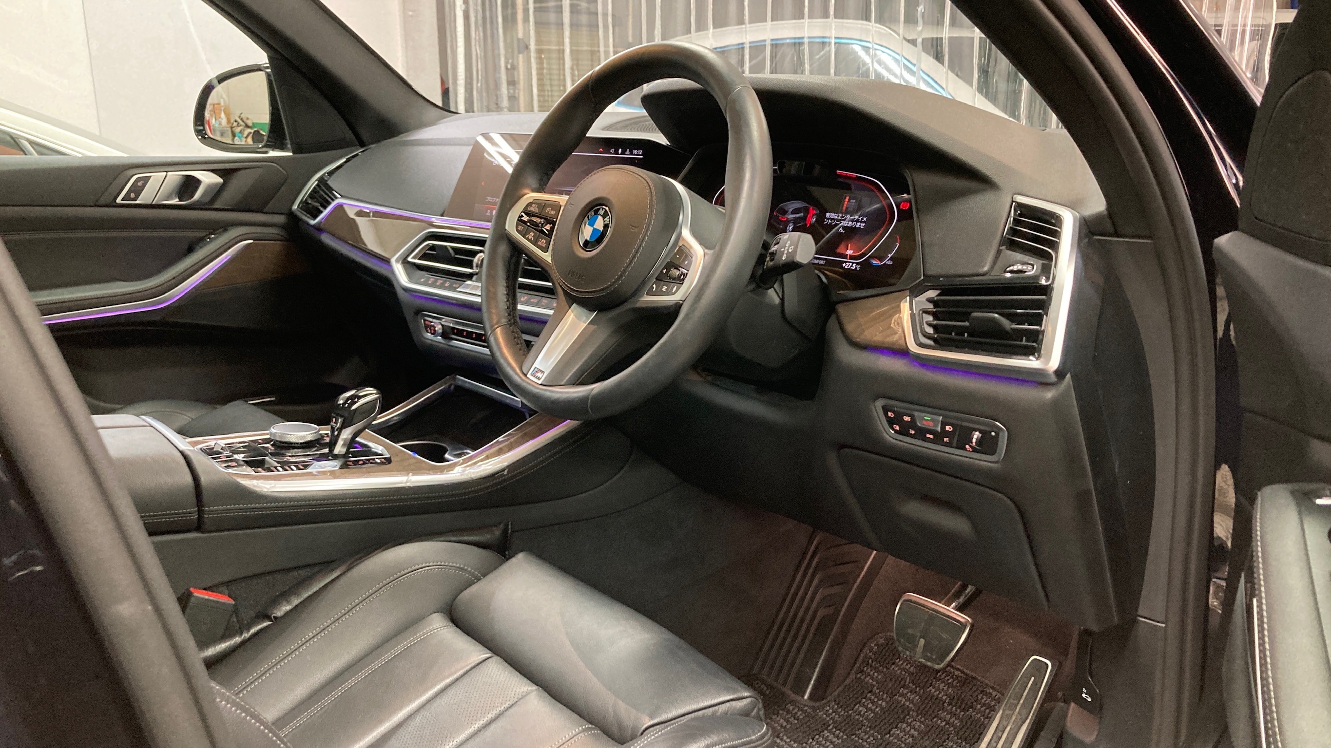 BMW・X5：リアルガラスコート クラスH完成写真：車内