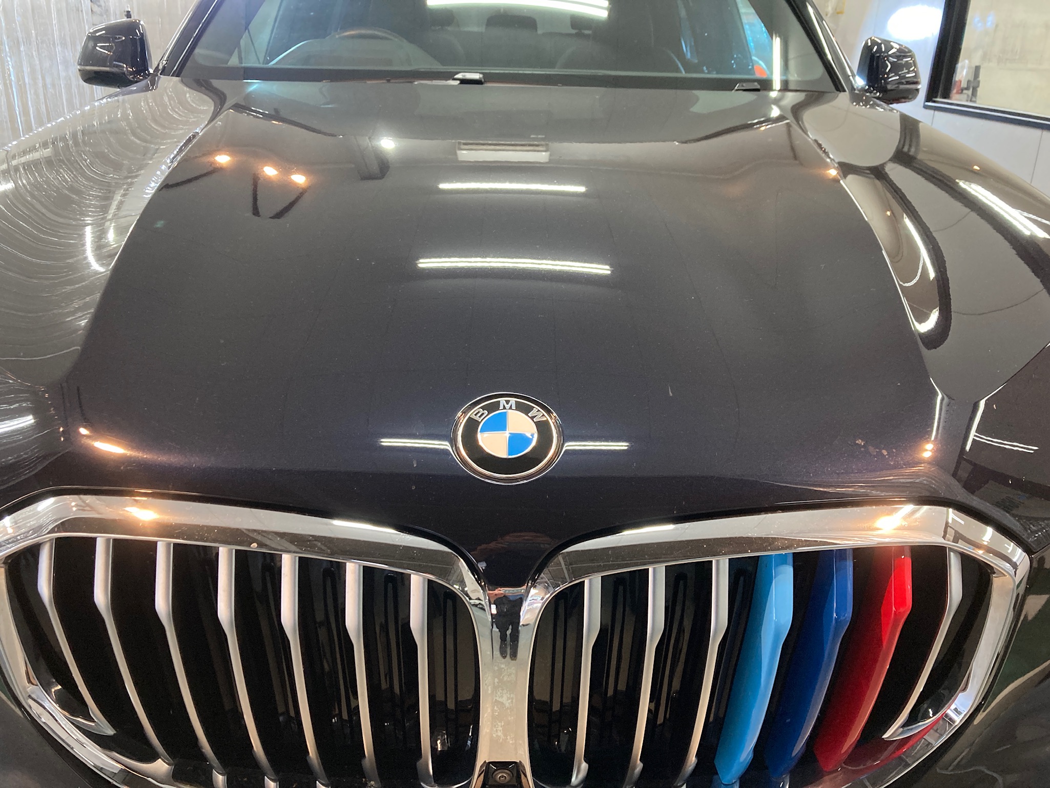 BMW・X5：リアルガラスコート クラスH施工写真：ボンネットチェック
