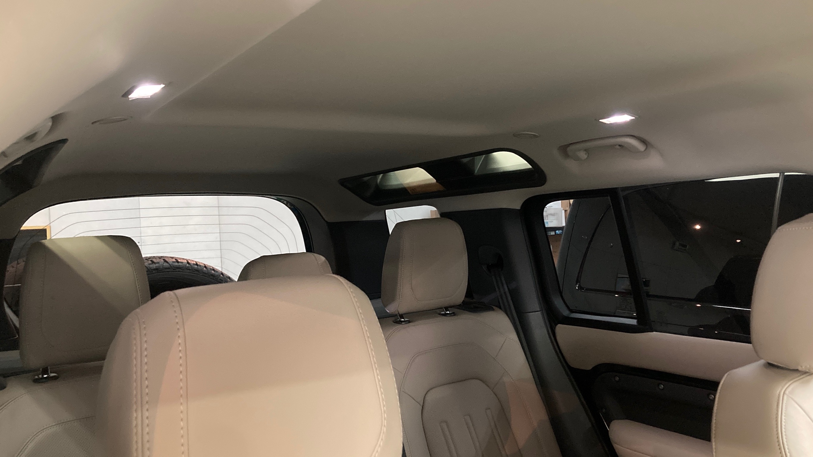 ランドローバー・ディフェンダー：カーフィルム施工後：車内