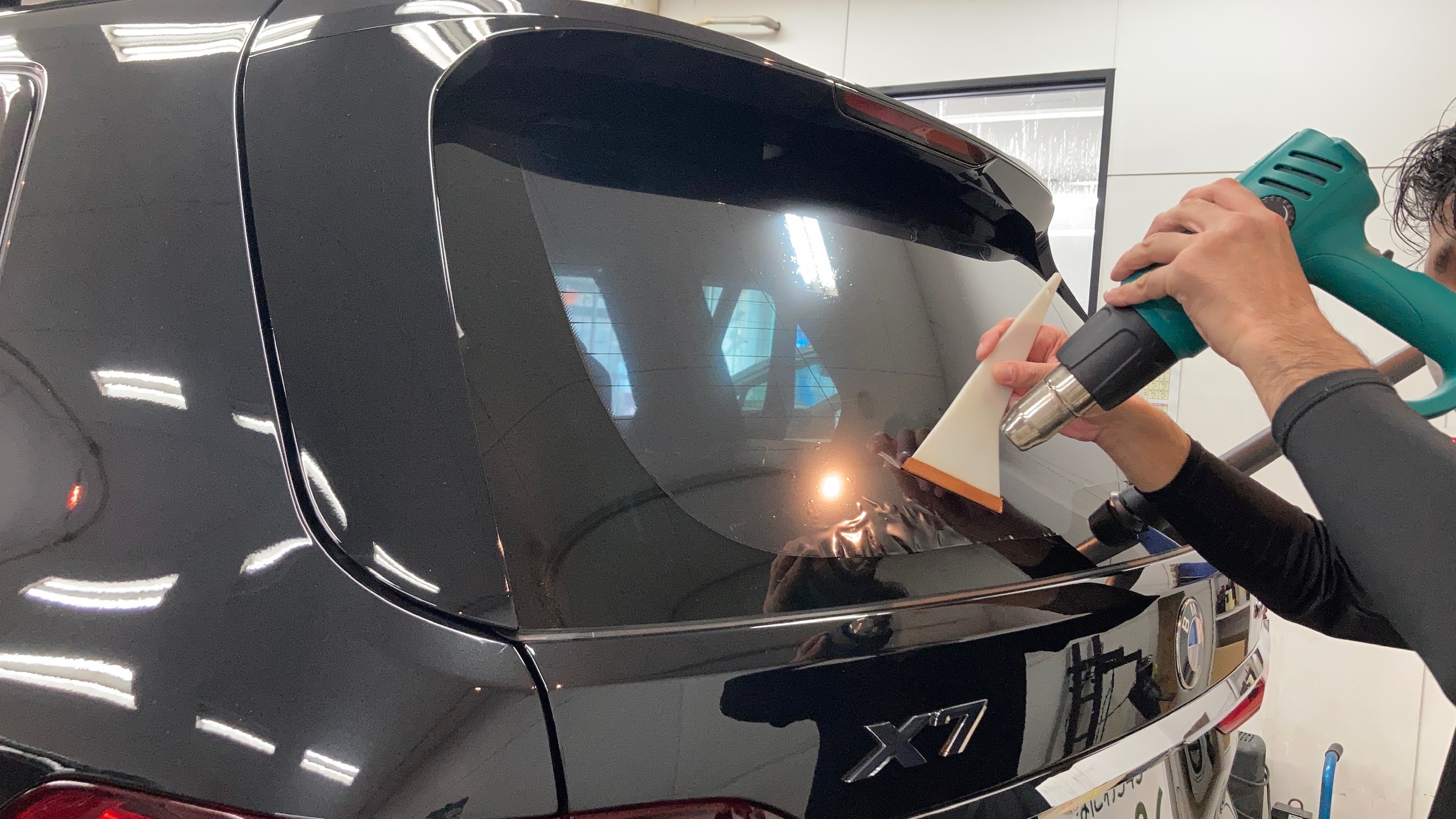 BMW・X7リアフィルム熱成形
