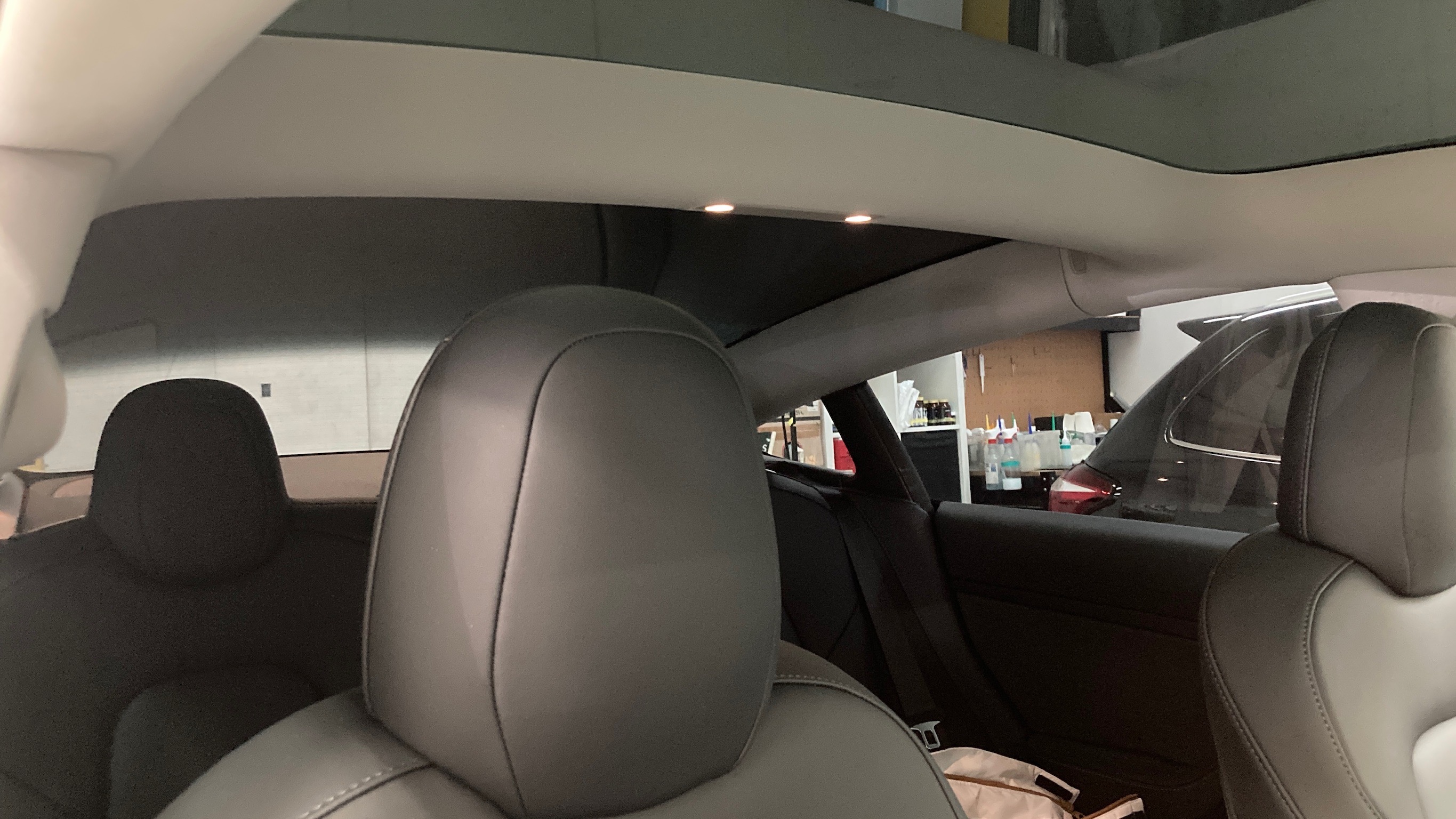 テスラ・モデル３：カーフィルム施工後写真：車内