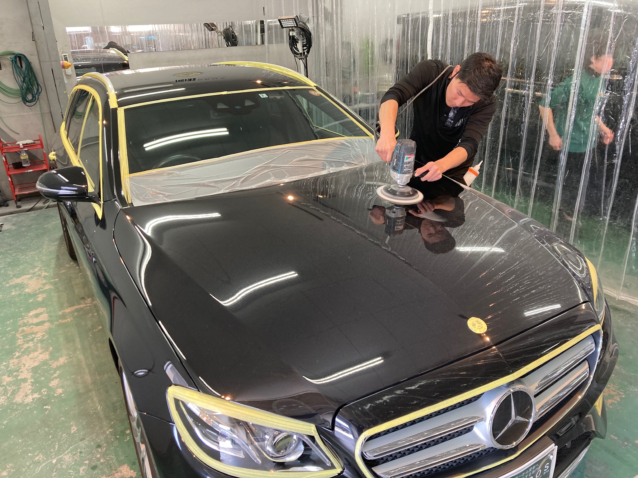 メルセデスベンツ・E220dボンネット磨き
