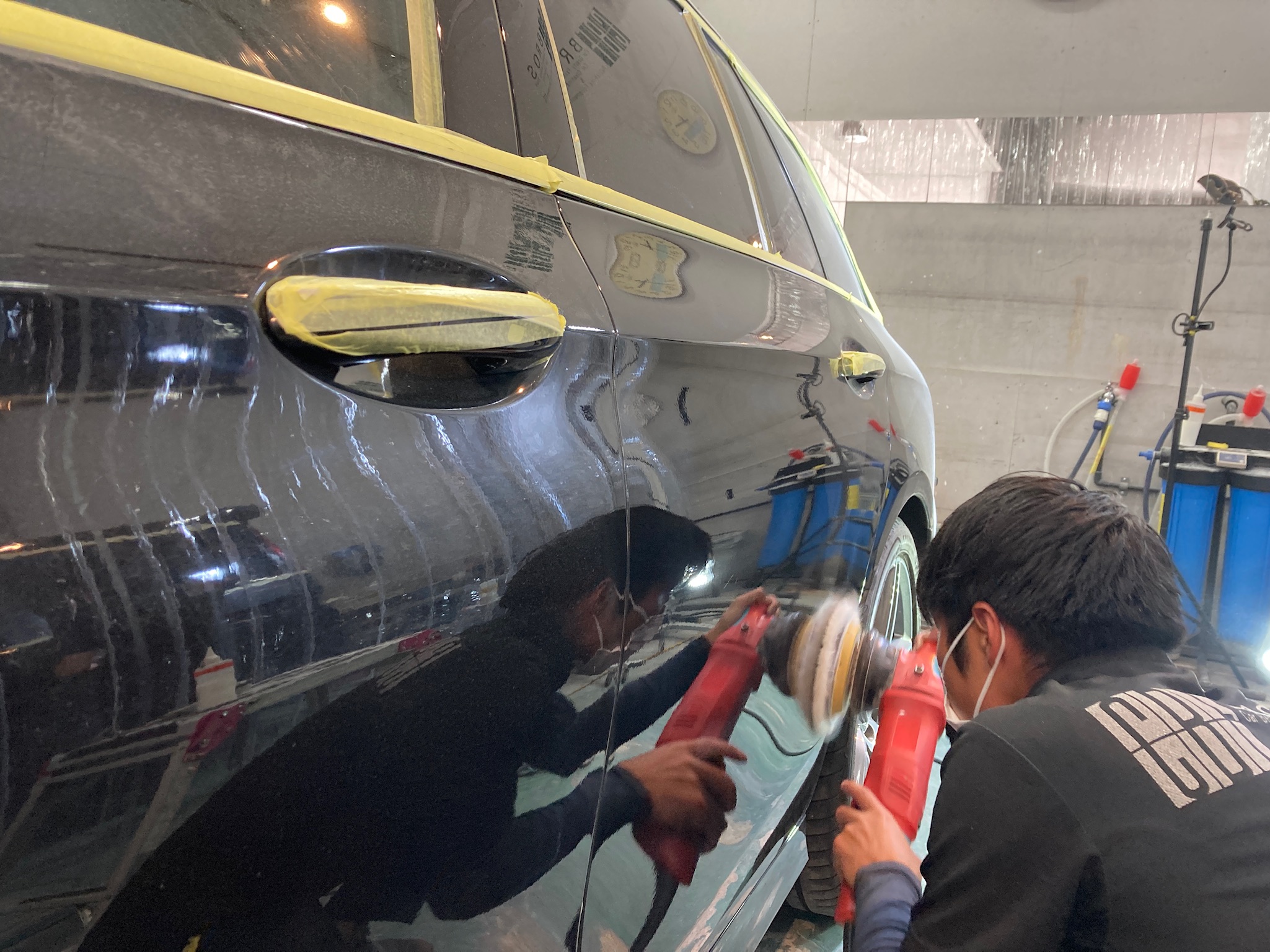 メルセデスベンツ・E220dサイドパネル磨き