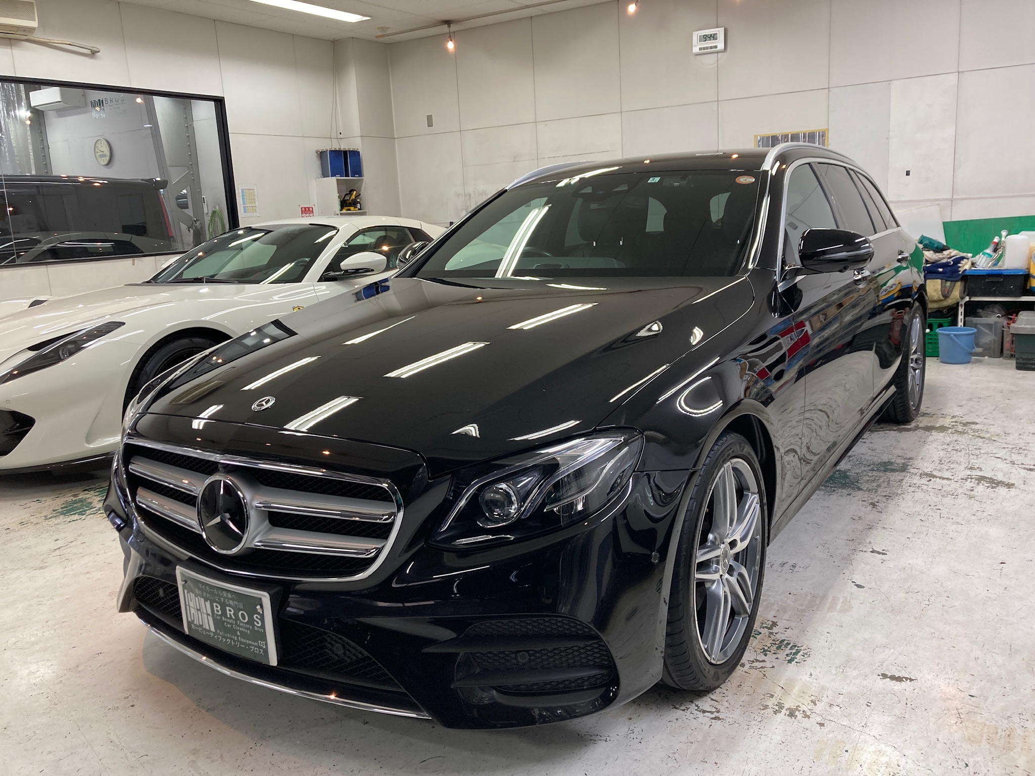 メルセデスベンツ・E２２０d：ガラスコーティングclass M施工完成写真：左フロントバンパー