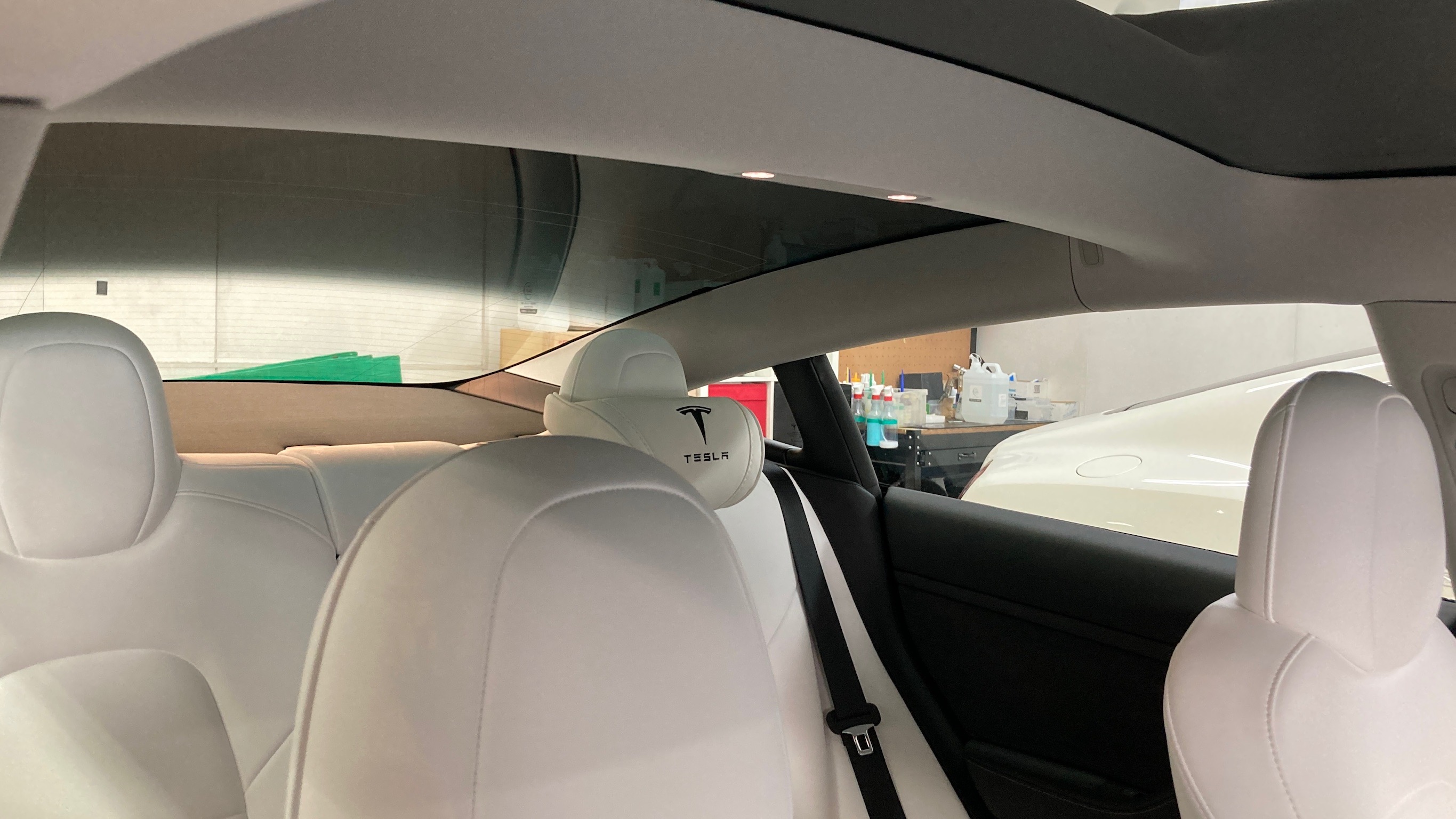 テスラ・モデル３：カーフィルム施工前写真：車内