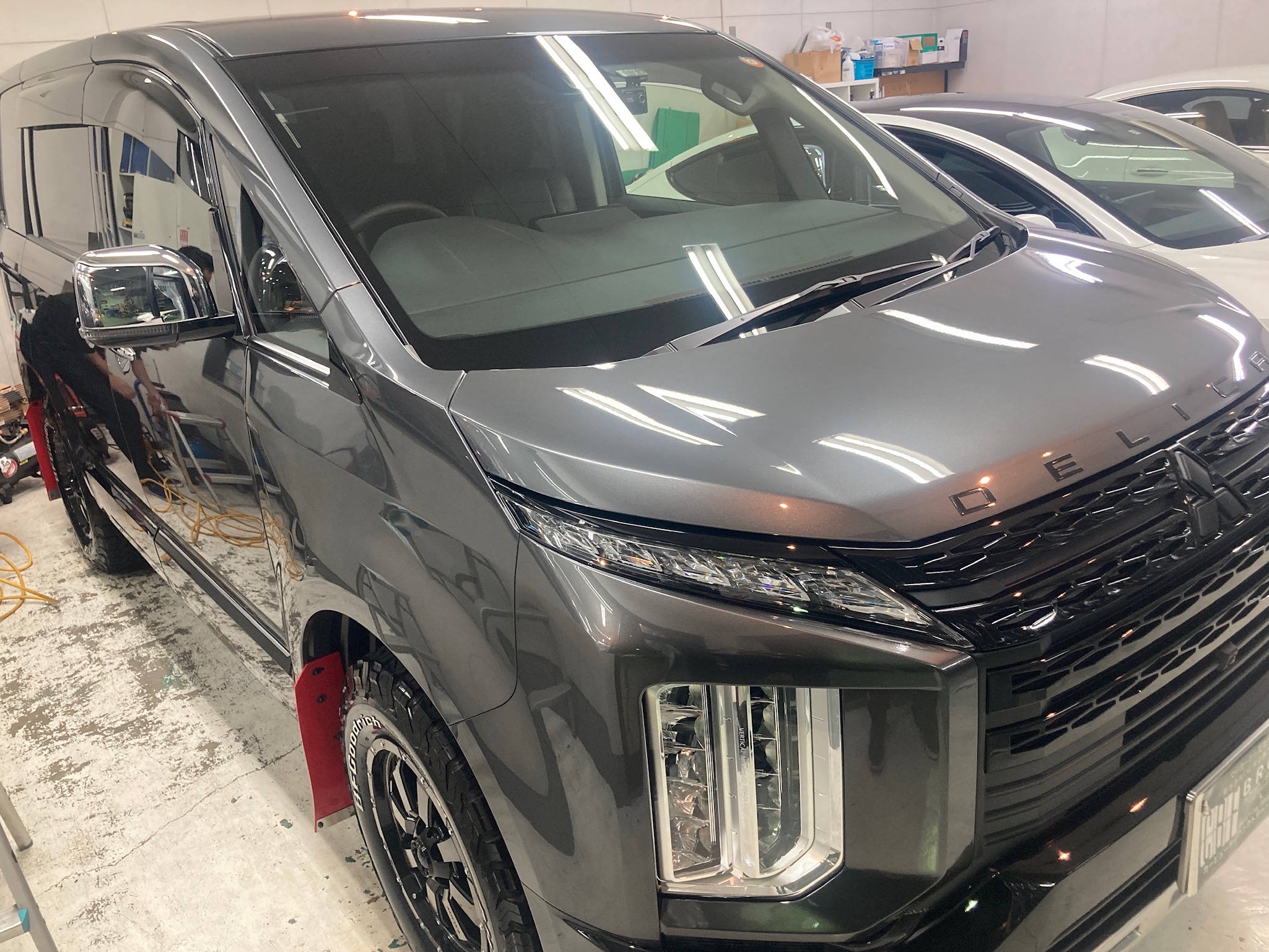 三菱・デリカD5のclass M施工完成写真：右フェンダー
