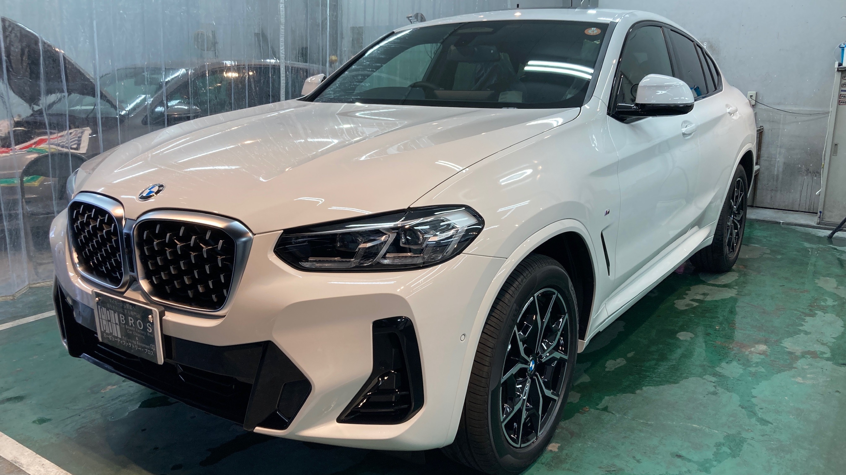 BMW・X4のカーフィルム施工前写真：全体