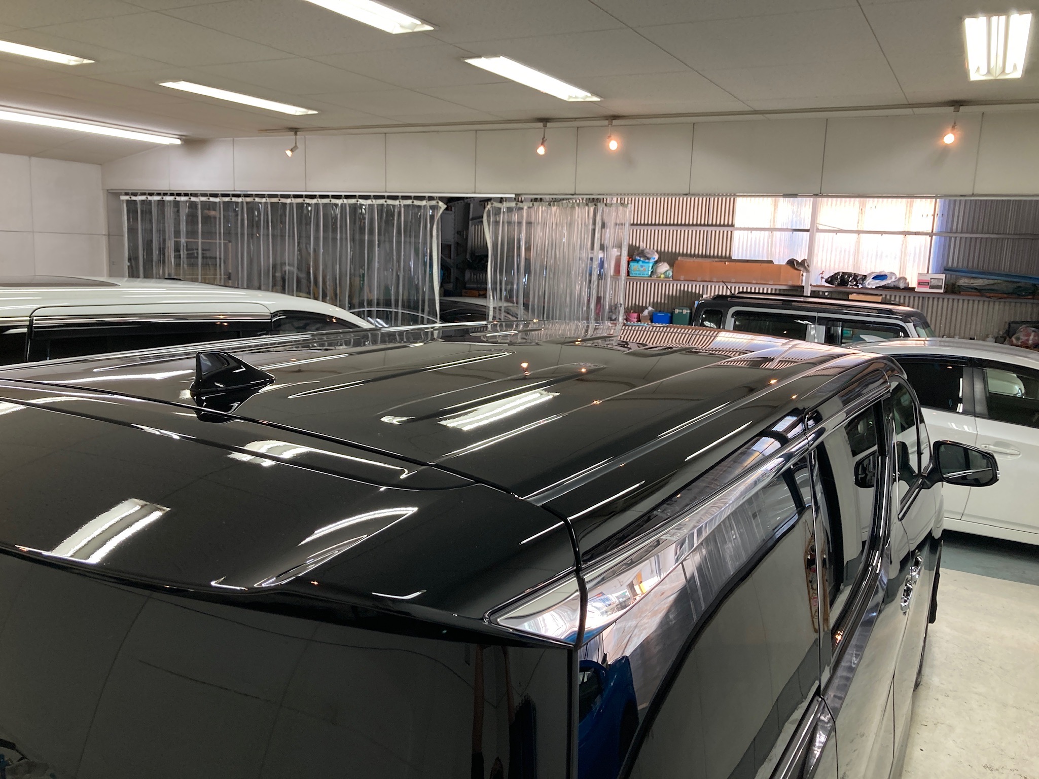 トヨタ・ヴェルファイアのリアルガラスコートclass M施工完成写真：ルーフ