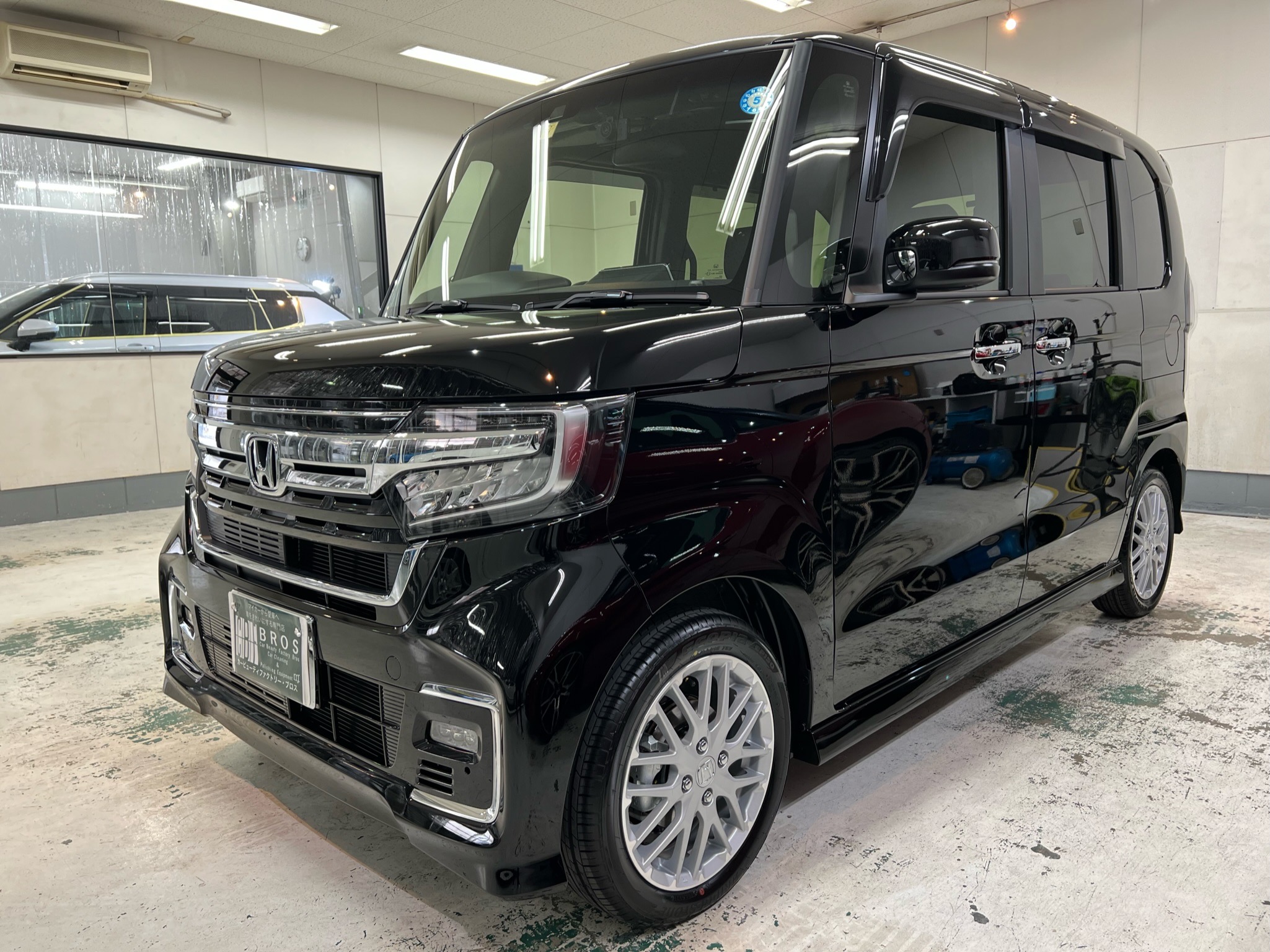 ホンダ・N-BOX：リアルガラスコートclassM施工完成写真：左側面