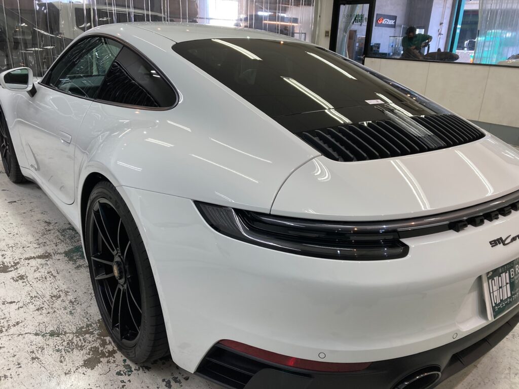 ポルシェ・911 GTS・ハイモースコートザグロウの施工完成写真：左リアフェンダー