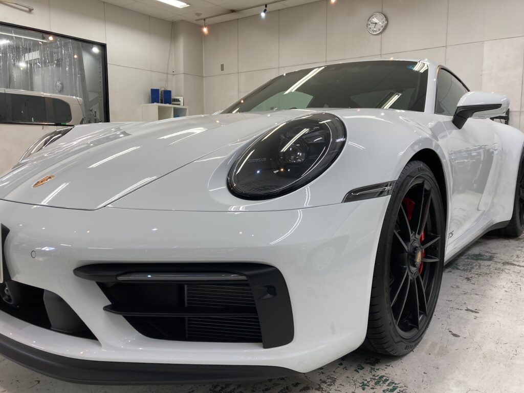 ポルシェ・911 GTS・ハイモースコートザグロウの施工完成写真：左バンパー