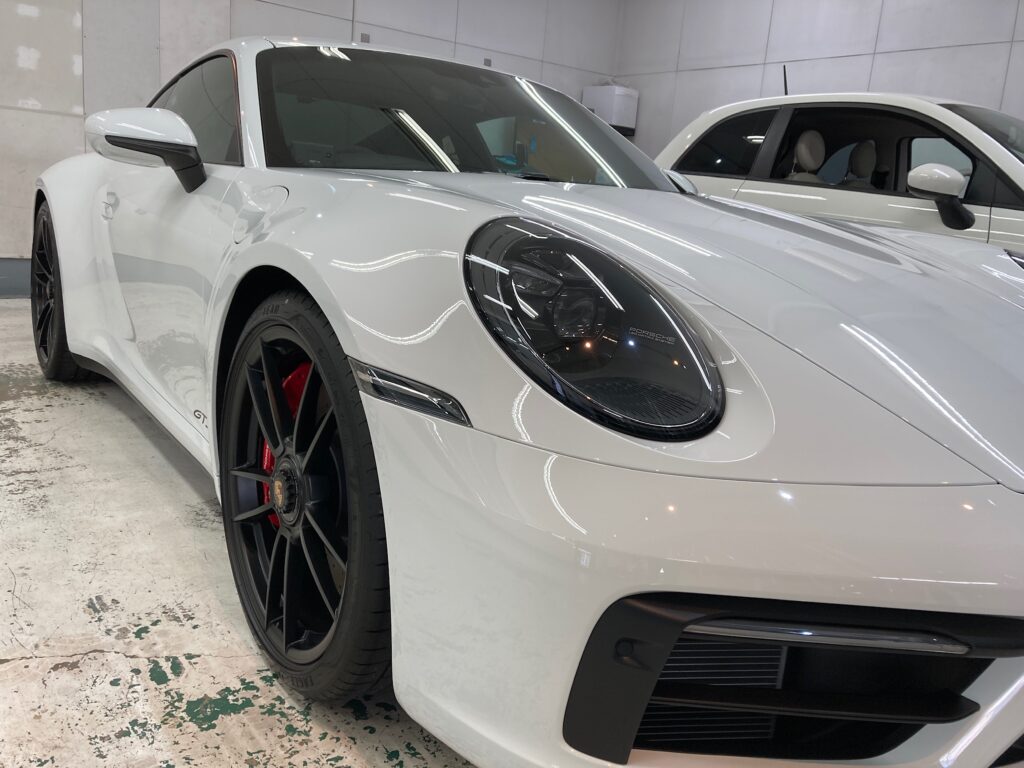 ポルシェ・911 GTS・ハイモースコートザグロウの施工完成写真：右バンパー