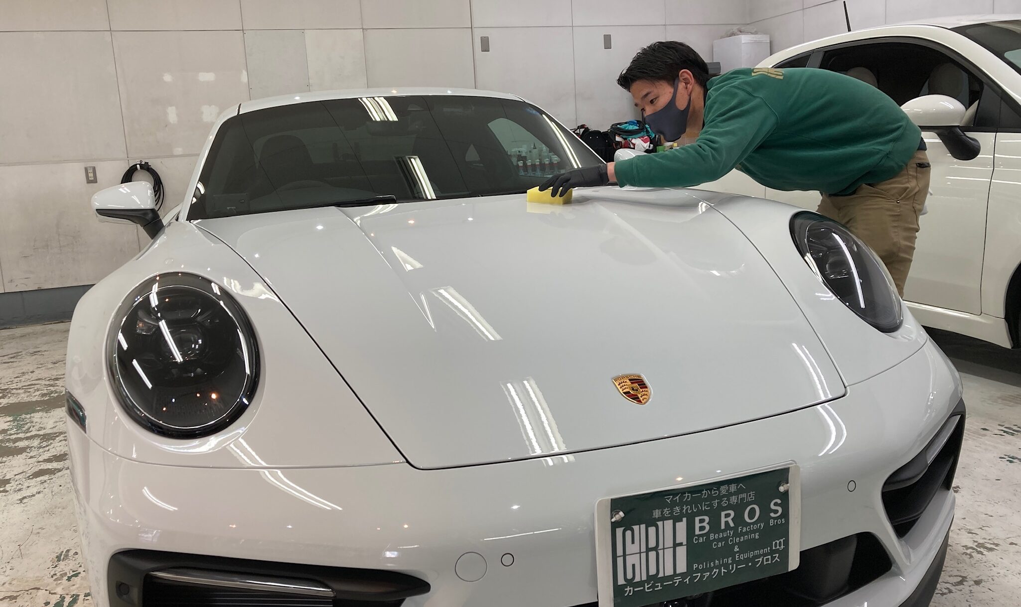 ポルシェ・911GTS：グラフェンセラミックコーティング施工：施工写真１