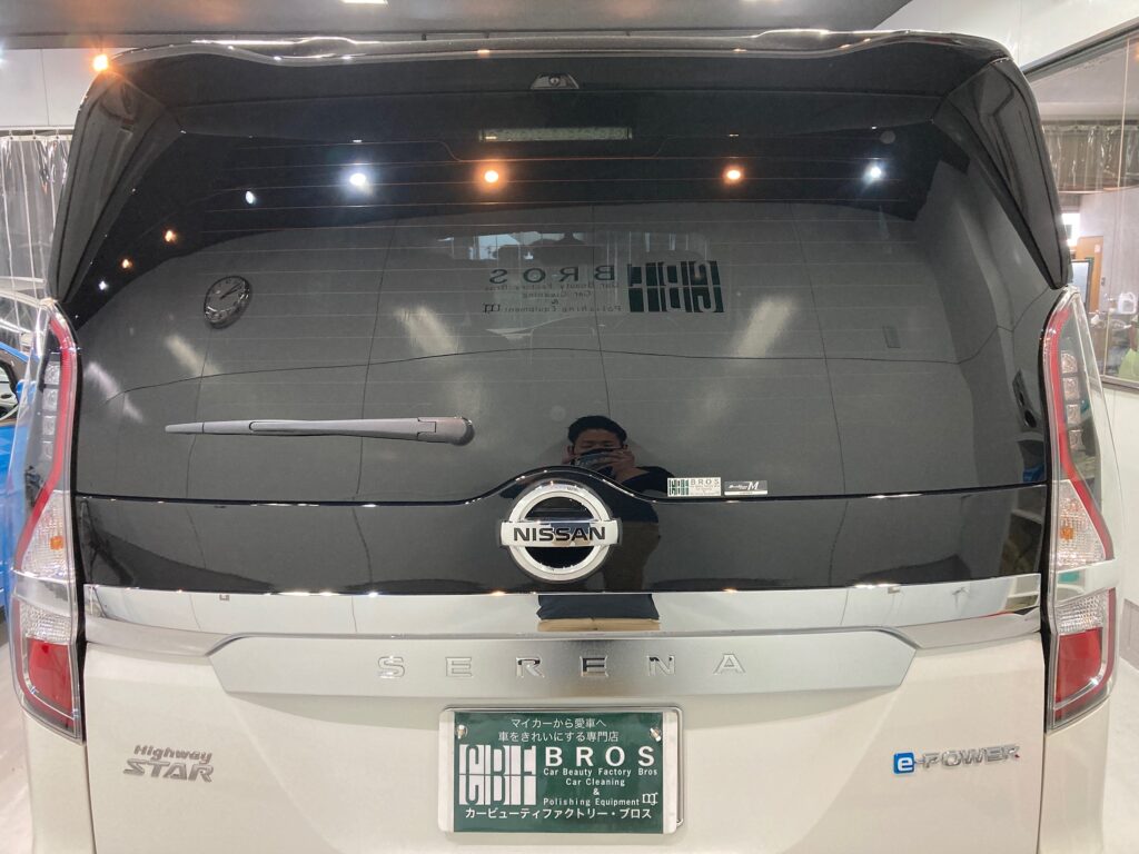 日産・セレナのリアルガラスコートclassM・施工完成写真：リアドア