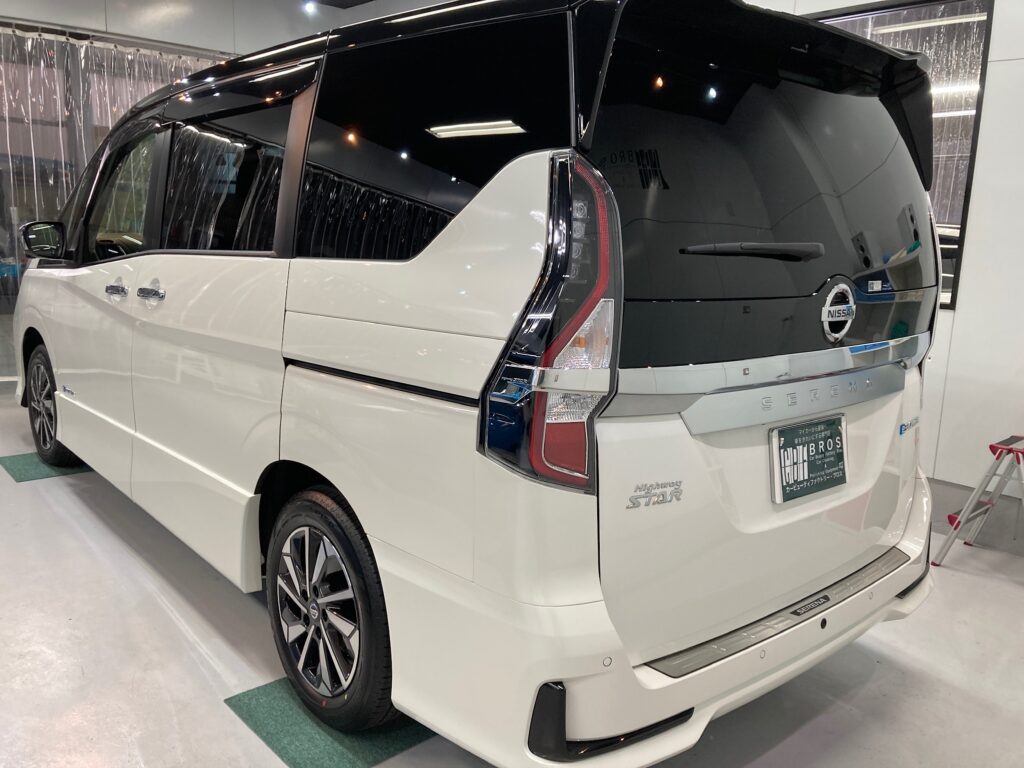 日産・セレナのリアルガラスコートclassM・施工完成写真：左リアフェンダー