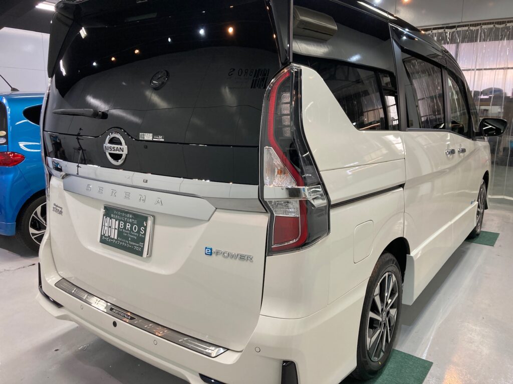 日産・セレナのリアルガラスコートclassM・施工完成写真：右リアバンパー
