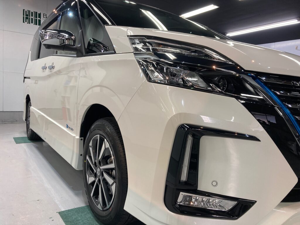 日産・セレナのリアルガラスコートclassM・施工完成写真：右バンパー