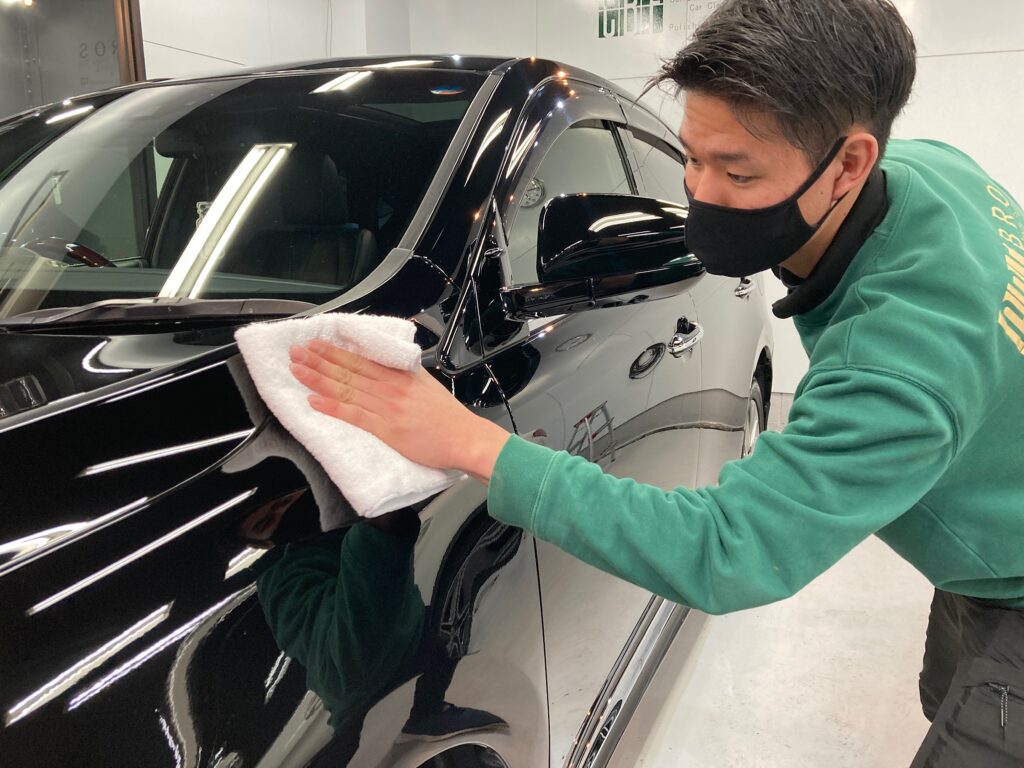トヨタ・ハリアー・classM施工の仕上げ作業工程：レベリングしていく