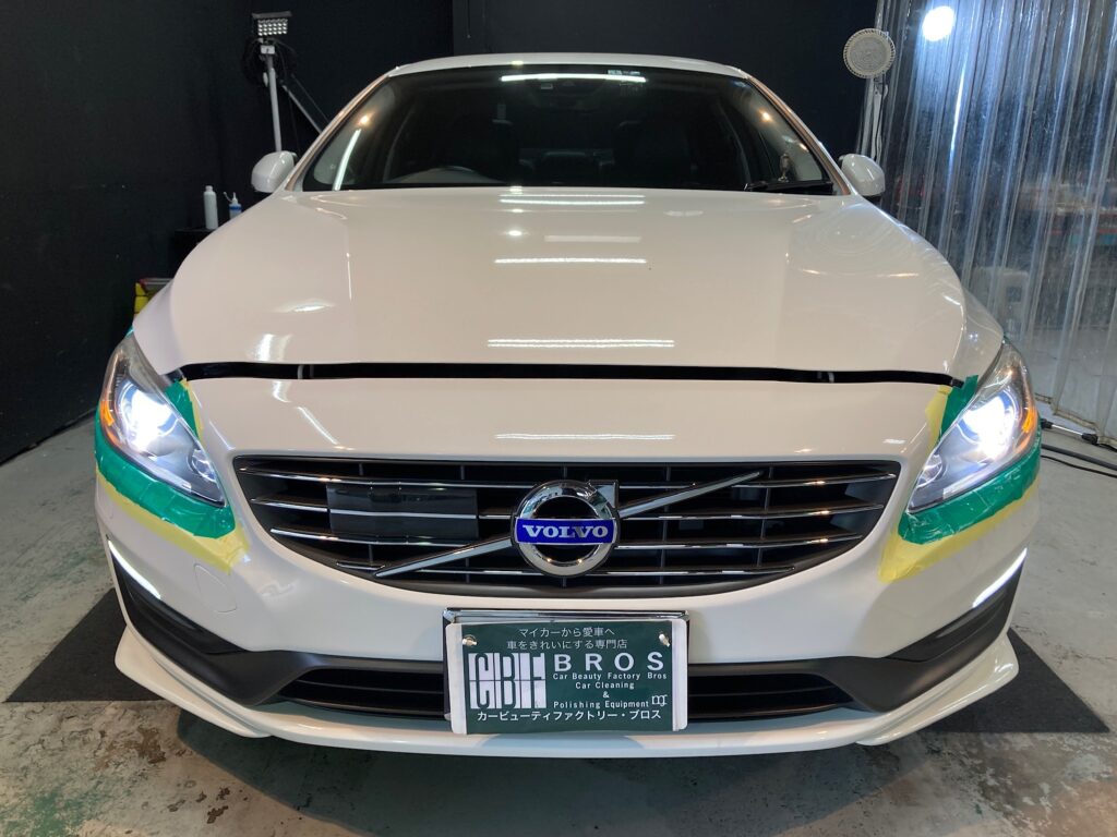 ボルボ・S60のヘッドライトリファイン施工工程：施工前の全体の写真