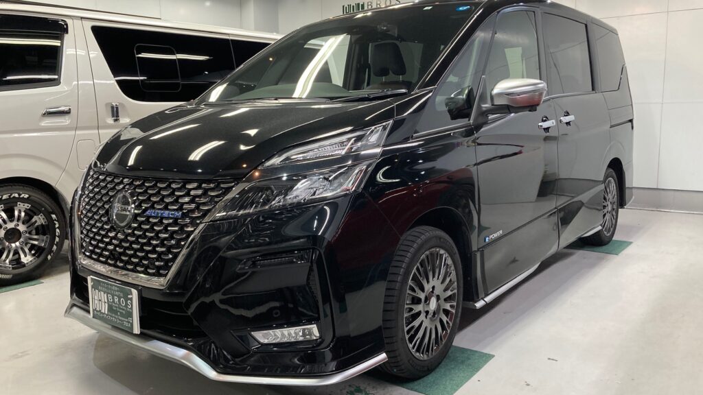 日産・セレナのカーフィルム施工前：全体の写真