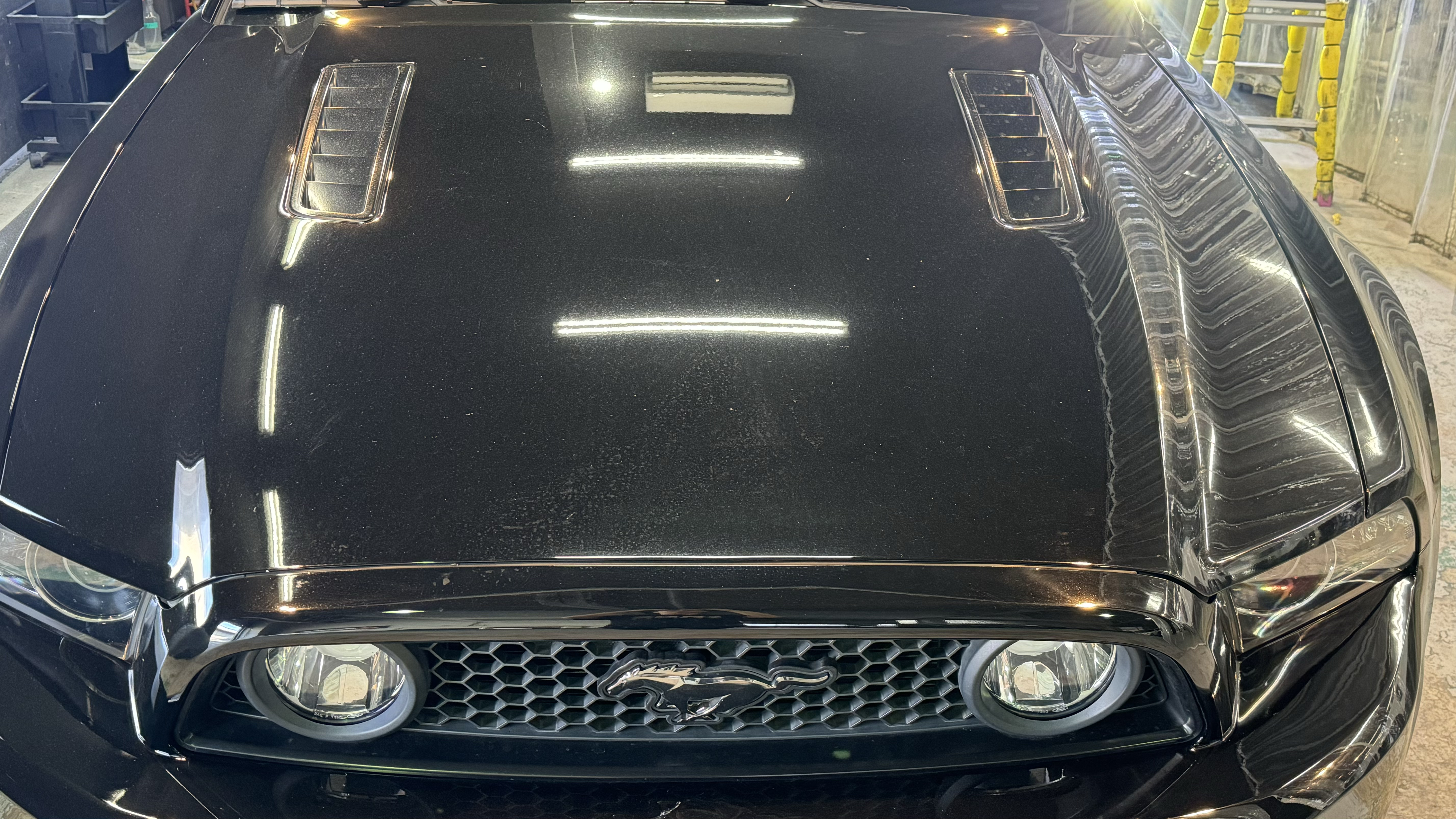 中古車コーティング施工前の状態 ボンネットのシミと傷