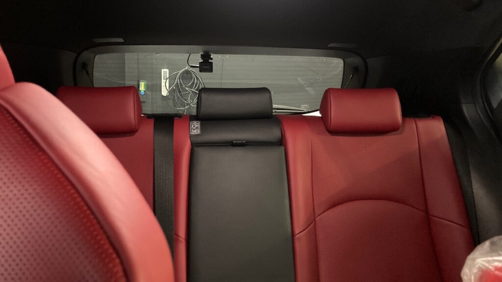 レクサス・UXのカーフィルム施工完成：施工前の車内の明るさ