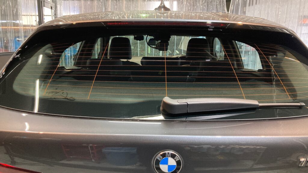 BMW・１シリーズ：カーフィルム施工：施工完成写真：施工前のリアガラスの写真