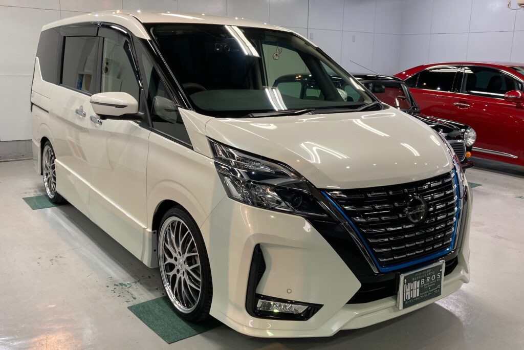 日産・セレナのクラスM施工完成写真：右フロントバンパーの写真