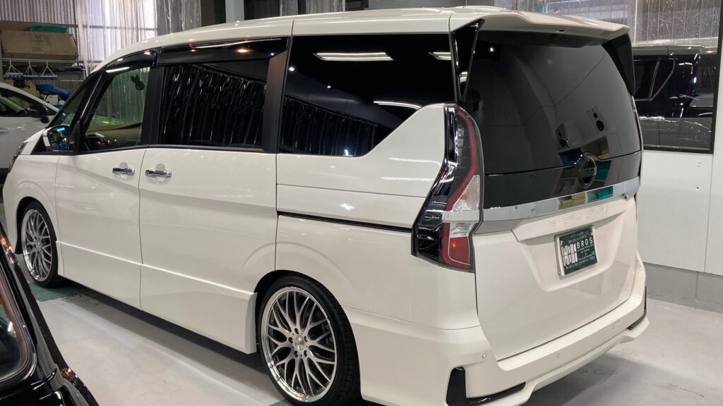 日産・セレナのクラスM施工完成写真：左リアバンパーの写真