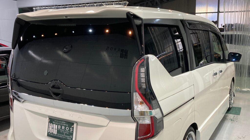 日産・セレナのクラスM施工完成写真：右リアバンパーの写真