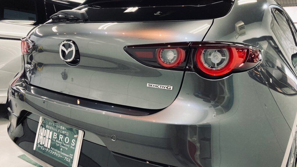 マツダ・MAZDA3：クラスM施工：完成写真：右リアバンパーの写真