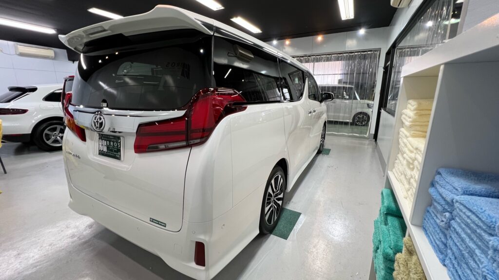 トヨタ・アルファード：グラフェンセラミックアドバンスド・施工完成写真：右リアバンパー