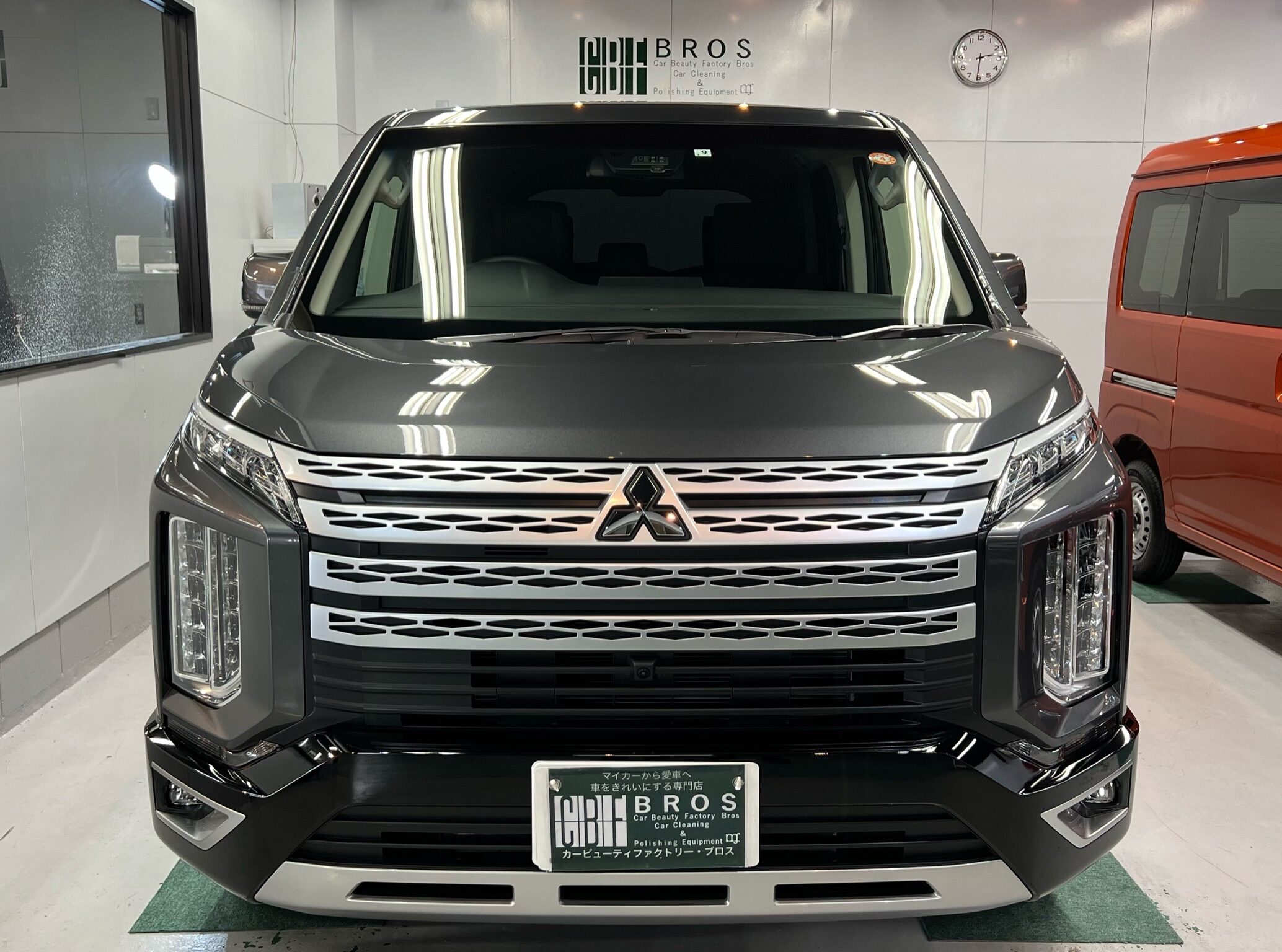 早い者勝ち　デリカ D5 CV5W カメラ用 フロントグリル 艶なしブラック 三菱 デリカ D5 CV5W 後期 カメラ用 フロントグリル 艶ありブラック