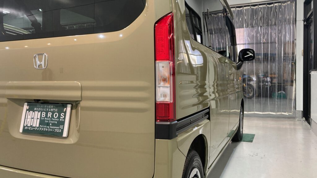 ホンダ・N-VAN：クラスＭ施工：完成写真：右リアバンパーの写真