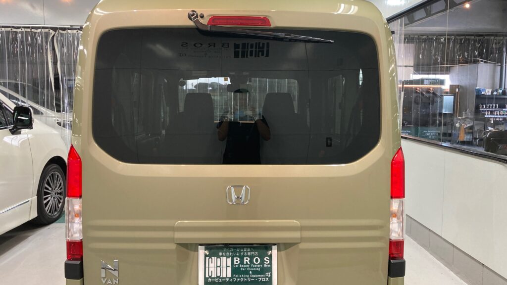 ホンダ・N-VAN：クラスＭ施工：完成写真：リアゲートの写真