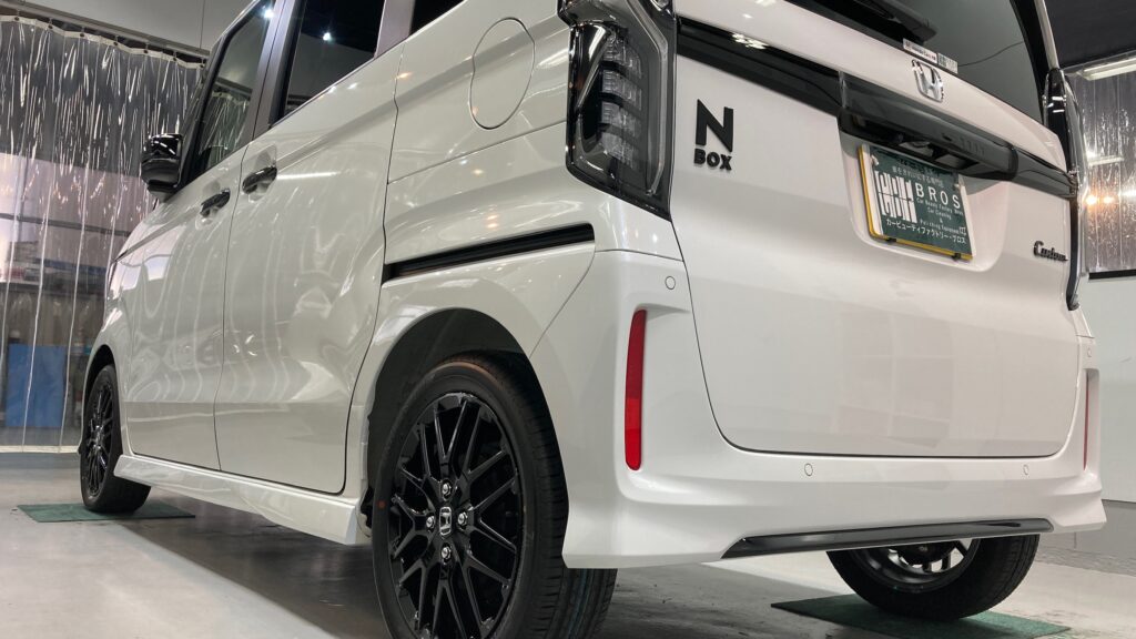 ホンダ・N-BOX：セラミックコーティング施工：施工完成写真：施工前の右リアバンパーの写真