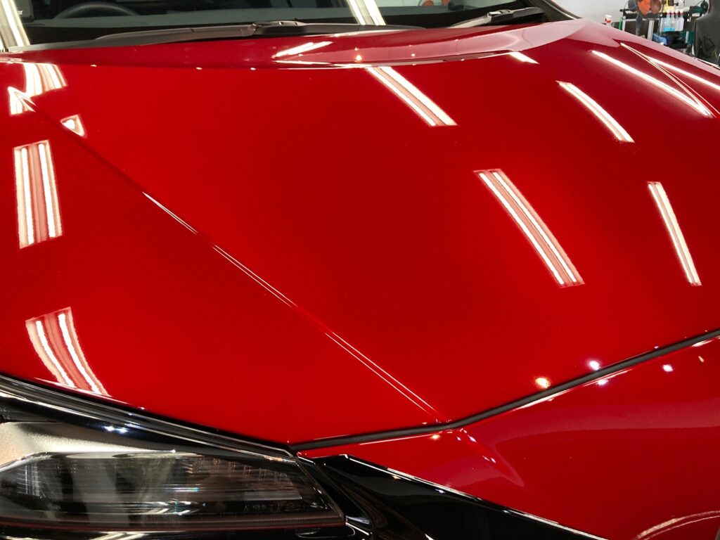 トヨタ・プリウス：クラスM施工：施工完成写真：ボンネットアップの写真