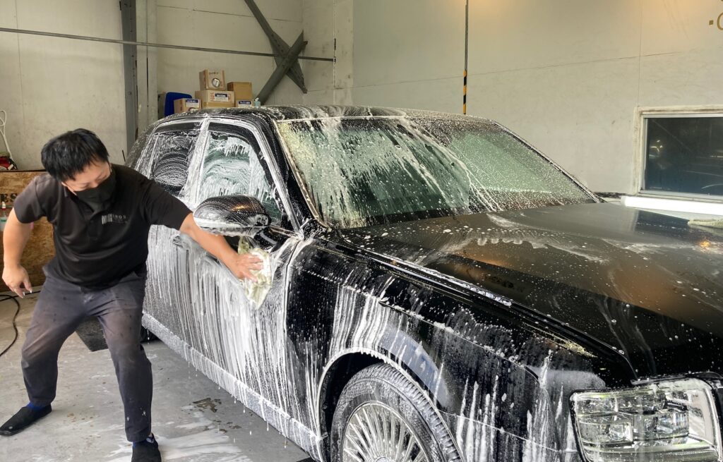 トヨタ・センチュリー：クラスM施工：下地処理工程：洗車の様子