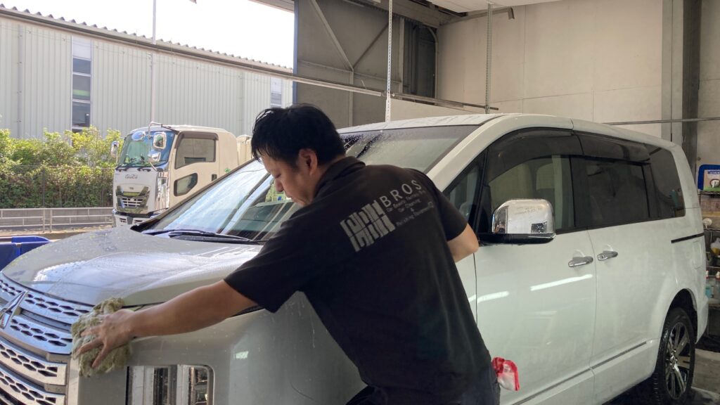 三菱・デリカ：クラスM施工：下地処理工程：洗車の様子