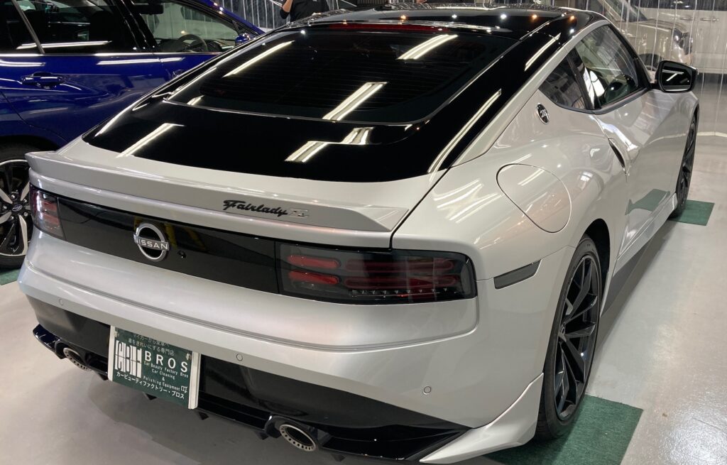 フェアレディZ・アドバンスド施工：施工完成写真：右リアバンパーの写真